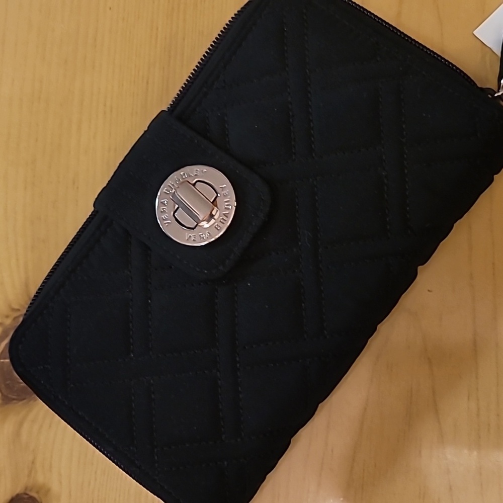 Vera Bradley RFID Turnlock Wallet in performance twill preloved like new!